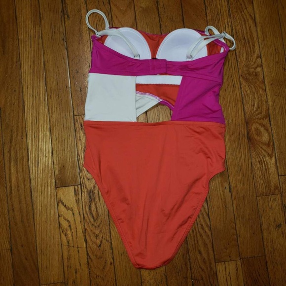Shade & Shore Colorblock One-Piece Swimsuit - Picture 5 of 8